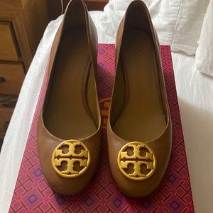 Barely used Tory Chelsea heels